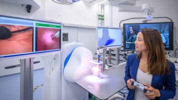 Bác Sĩ Sử Dụng Tay Cầm PlayStation Move Để Phẫu Thuật Trên Lợn Ở Cách 5.780 Dặm