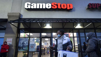 Game Thủ Cố Bán PS4 Pro Cho GameStop Nhưng....